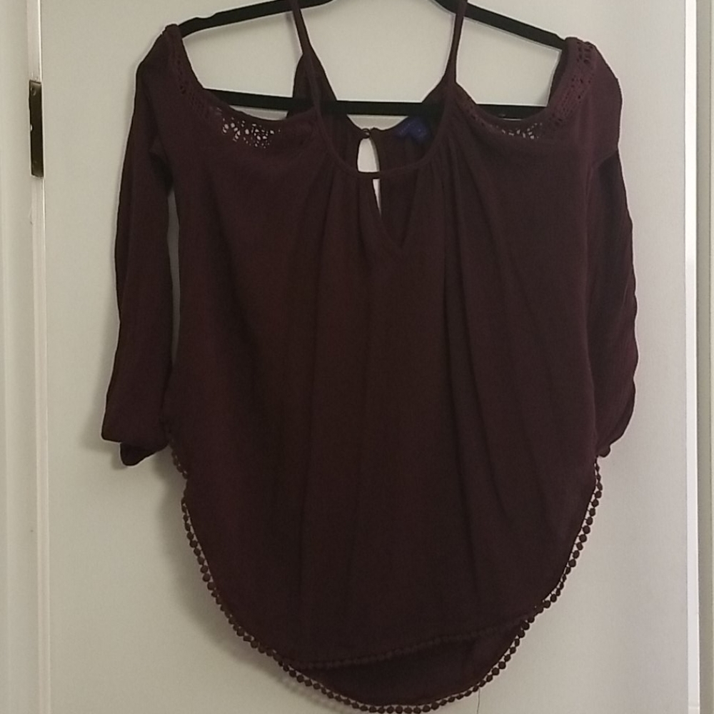 Cut out open shoulder flowy top